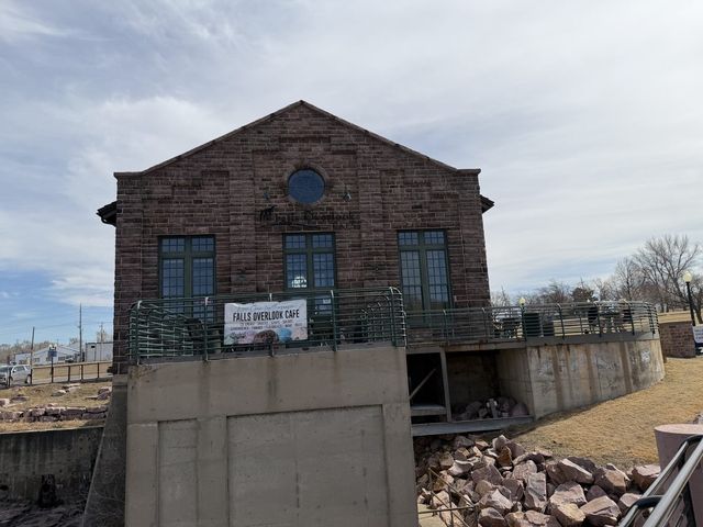 The pink stone Falls Overlook Cafe building above the river