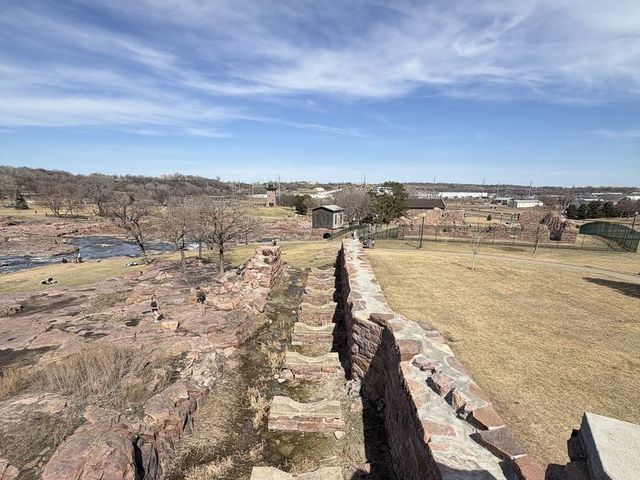 Quartzite walls and the river below, seen from the ridge overlook